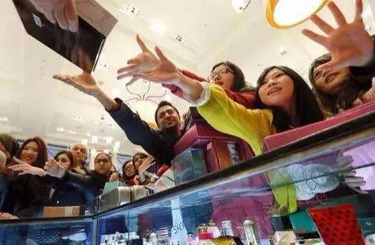 日本天天操视频中国人依然爱赴日旅游 消费已由爆买转向网购